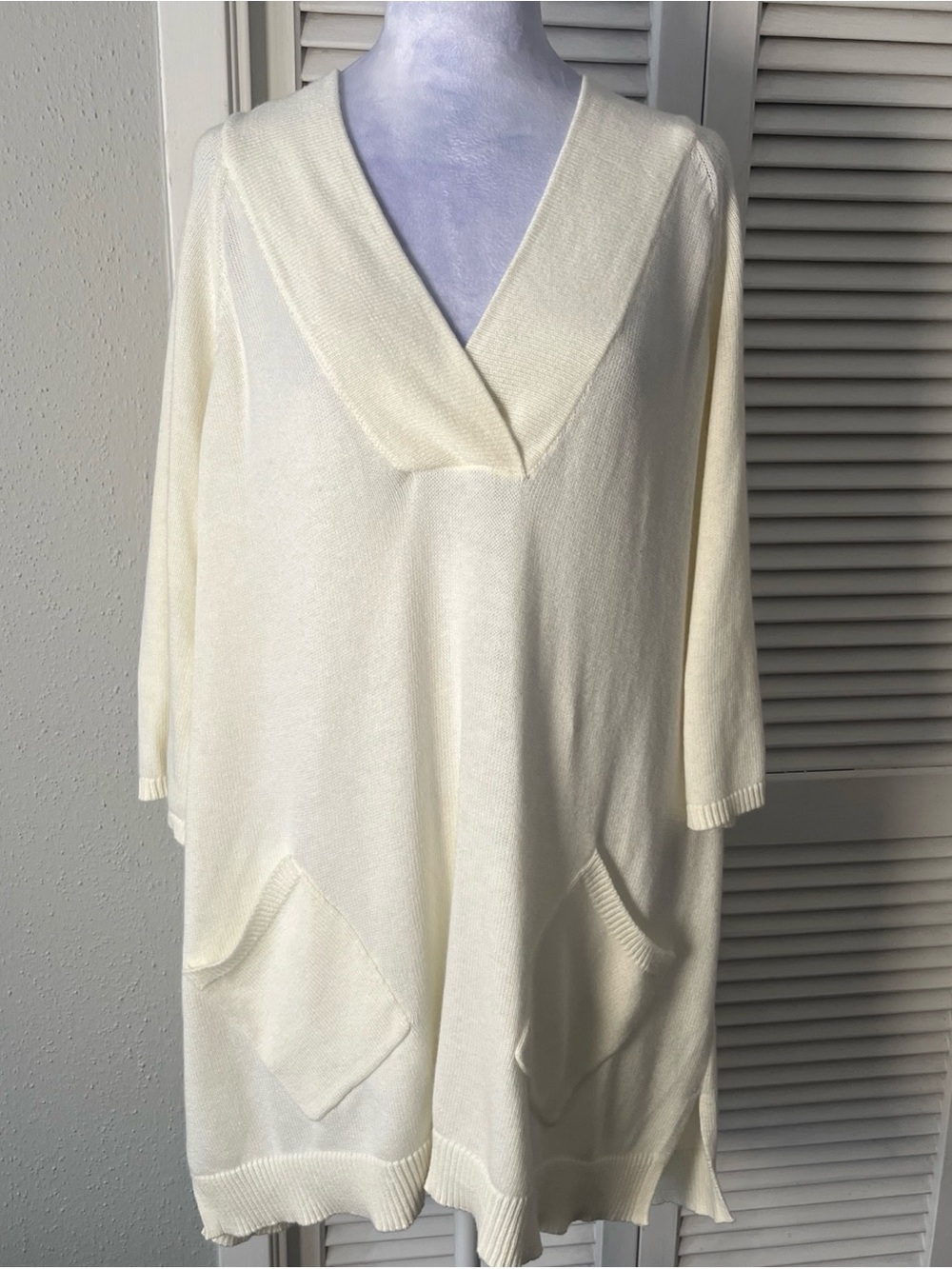 NWT Chico's Cream V-Neck Tunic Sweater with Front Pockets six 3X